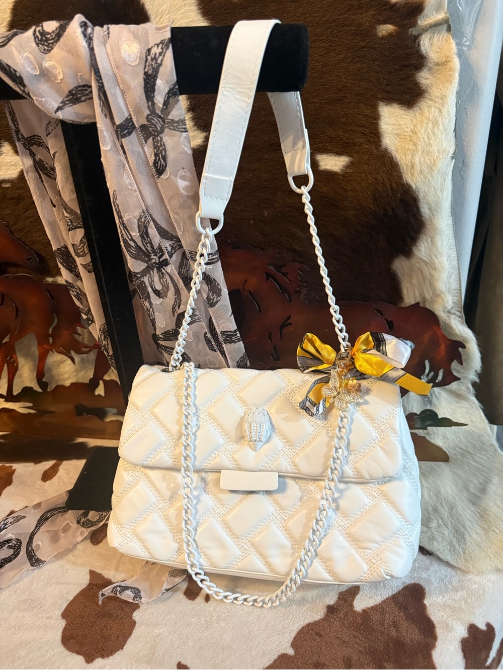 Source Unknown White Quilted Shoulder Bag with Chain Strap and Bow Charm